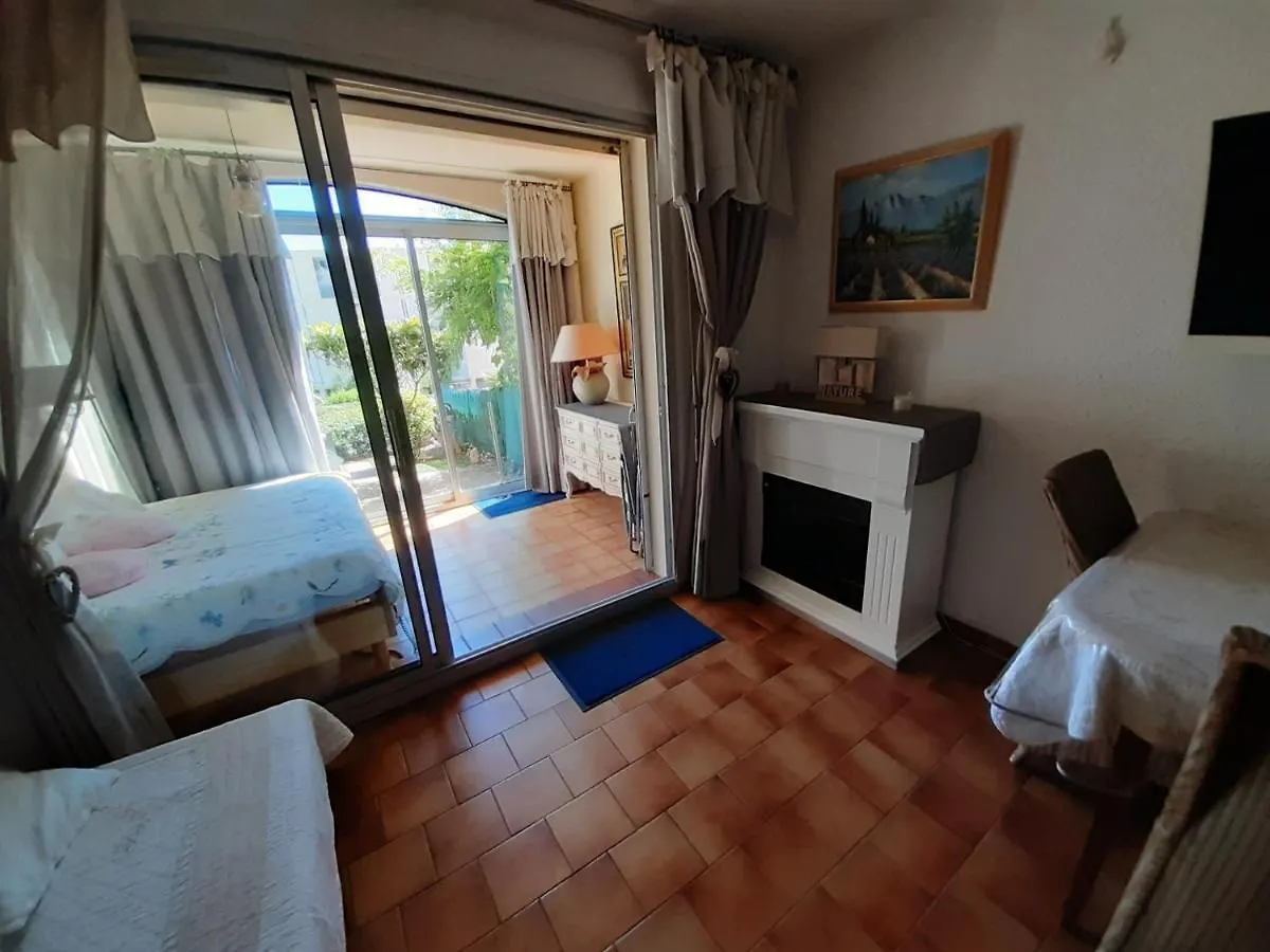 Appartement T2, Jardin, Veranda Chambre, Climatisation, Parking Privatif, Proche A Pied Centre, Plage, Gare, Pour 3 Adultes Ou 2 Adultes Avec 2 Enfants Bandol Frankrijk