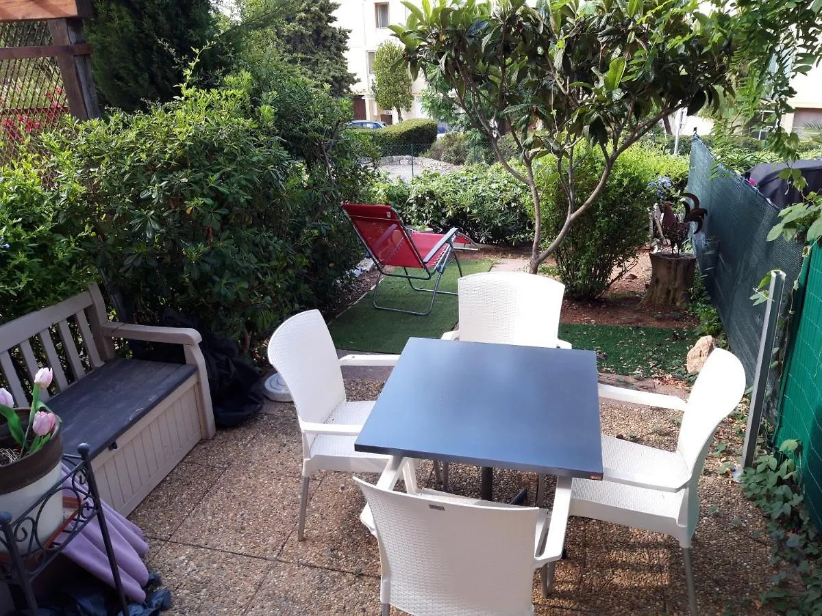 Appartement T2, Jardin, Veranda Chambre, Climatisation, Parking Privatif, Proche A Pied Centre, Plage, Gare, Pour 3 Adultes Ou 2 Adultes Avec 2 Enfants Bandol